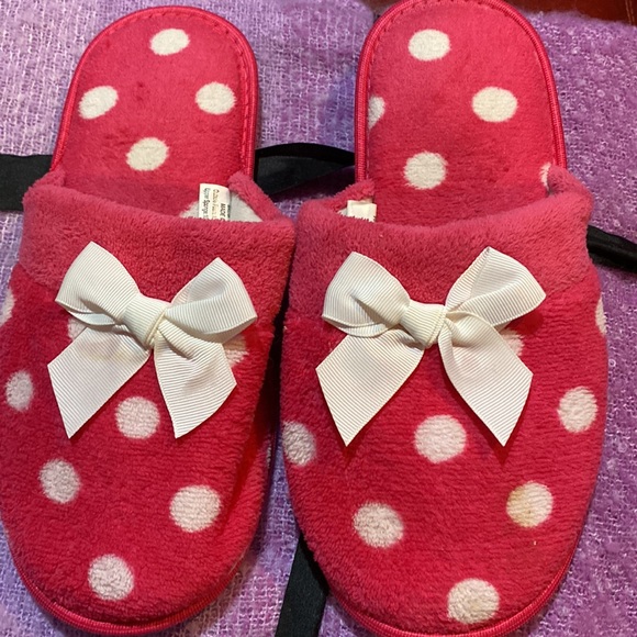 Slippers - Picture 2 of 3